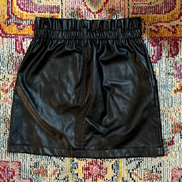 Mini Faux Leather Skirt - Picture 5 of 7